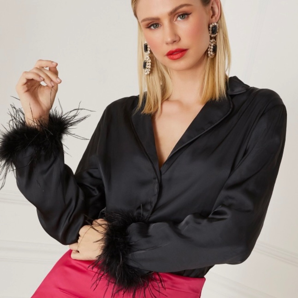 VICI COLLECTION Marilynn Satin Feather Trim Button Down Top size Medium